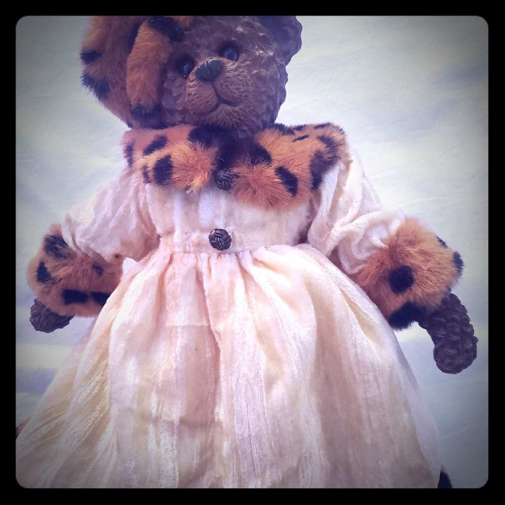 Dan Dee Collectible Vintage Teddy Bear Wood Face,